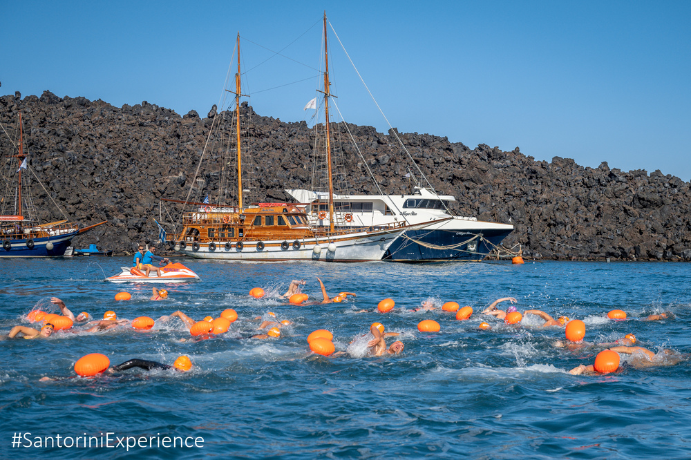 4_Santorini_Experience_Swimming_by_Elias_Lefas.jpg